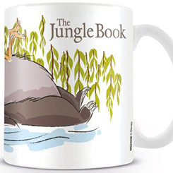 Taza oficial de El Libro de la Selva con el motivo de Baloo y Mowgli  realizada en cerámica con una capacidad de 0,33 litros, incluye grabados en el exterior. 