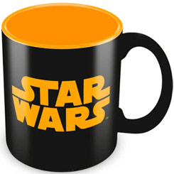 Taza oficial de Star Wars con el motivo del logo de Star Wars en naranja, la taza está realizada en cerámica con una capacidad de 0,35 litros.