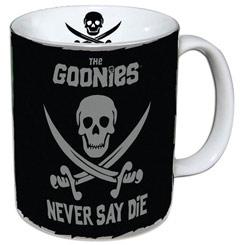 Taza oficial de Warner con el motivo de la bandera pirata de The Goonies, realizada en cerámica.