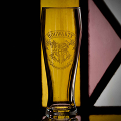 Réplica oficial del vaso de Pilsner de Hogwarts basado en la saga de Harry Potter. Este precioso vaso está realizado en vidrio con unas dimensiones aproximadas de 22 × 7,5 cm., y una capacidad de 35 cl.