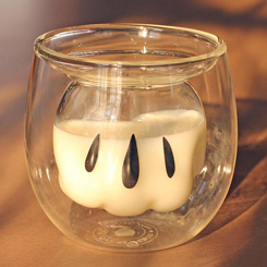 Vaso oficial con la forma de la mano de Mickey Mouse. Disfruta de tu bebida preferida con este precioso vaso realizado en vidrio con un diámetro aproximado de 8 cm., y una altura aproximada de 9 cm.